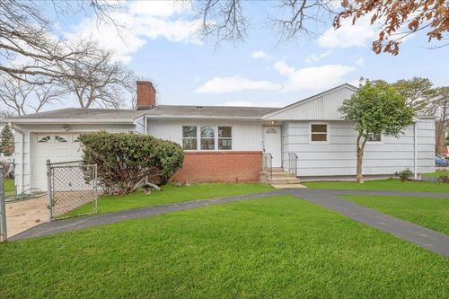 121 Arlington Ave, Wyandanch, NY, 11798-3517 | Card Image