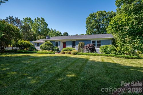 305 Heather Ln, Mount Holly, NC, 28120-9222 | Card Image