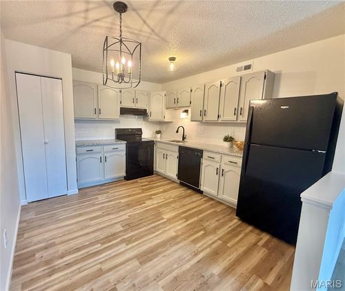 apt-9-601 Monroe St, Pacific, MO, 63069-1043 | Card Image