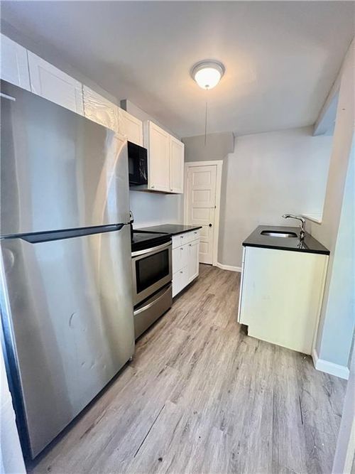 6 Bush Ave, Newburgh, NY, 12550-4322 | Card Image