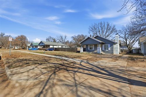325 S Palm St, Ponca City, OK, 74601-5160 | Card Image