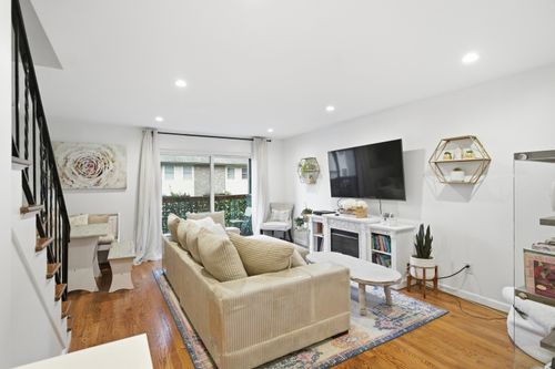 382-382 Knapps Hwy, Fairfield, CT, 06825-4341 | Card Image