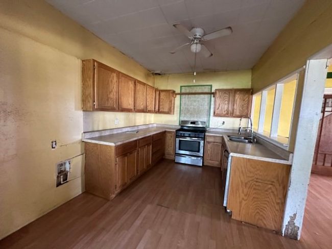 202 Mill St, House other with 4 bedrooms, 2 bathrooms and null parking in Valley View TX | Image 12