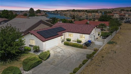 27211 Silver Lakes Pkwy, Helendale, CA, 92342-7825 | Card Image