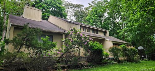 77 Gnarled Hollow Rd, East Setauket, NY, 11733-1908 | Card Image