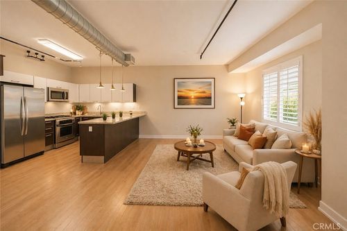 643-645 W 9th St, Los Angeles, CA, 90015-1655 | Card Image