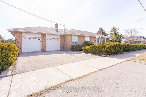492 Pinegrove Rd, Oakville, ON, L6K2C3 | Card Image