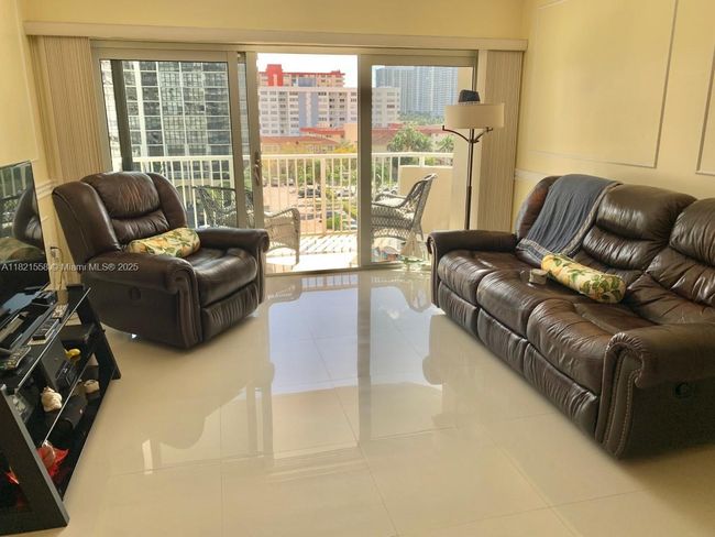 APT-5C - 1985 S Ocean Dr, Condo with 1 bedrooms, 2 bathrooms and null parking in Hallandale Beach FL | Image 5