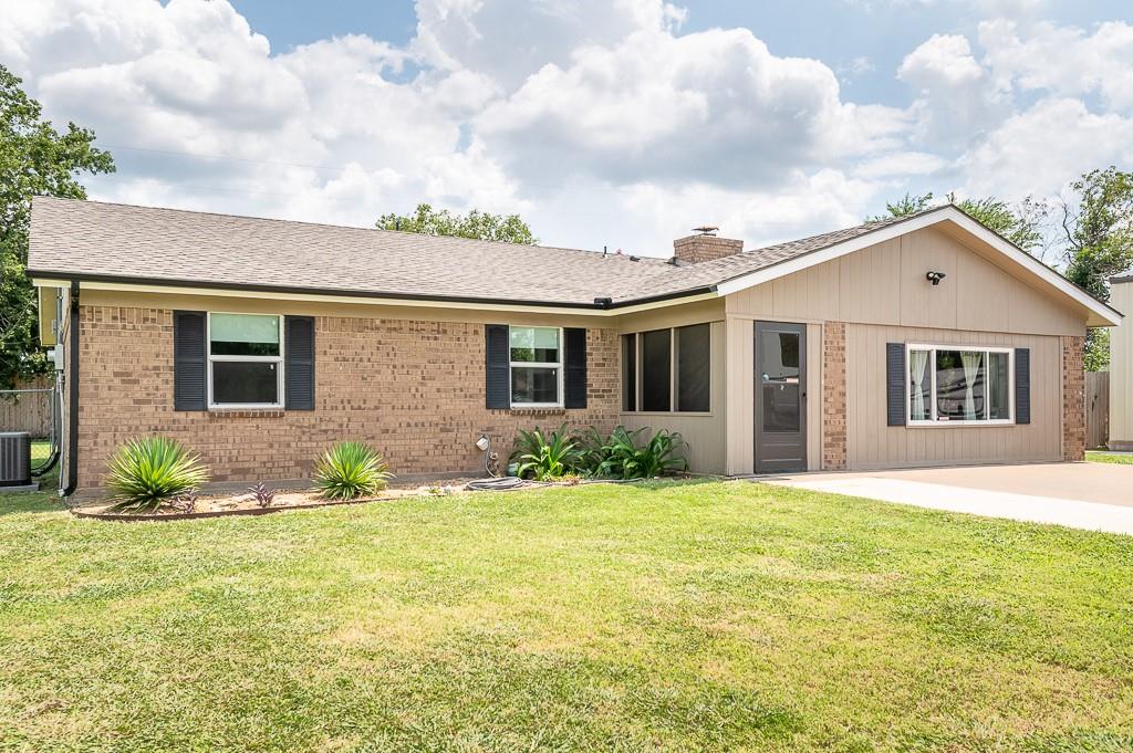 Wood Ct, Granbury, TX 76048