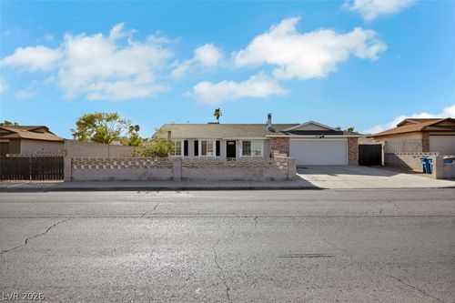 932 N Major Ave, Henderson, NV, 89015-5735 | Card Image