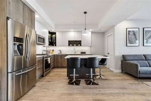 220-950 Whirlaway Cres, Victoria, BC, V9B0Y3 | Card Image