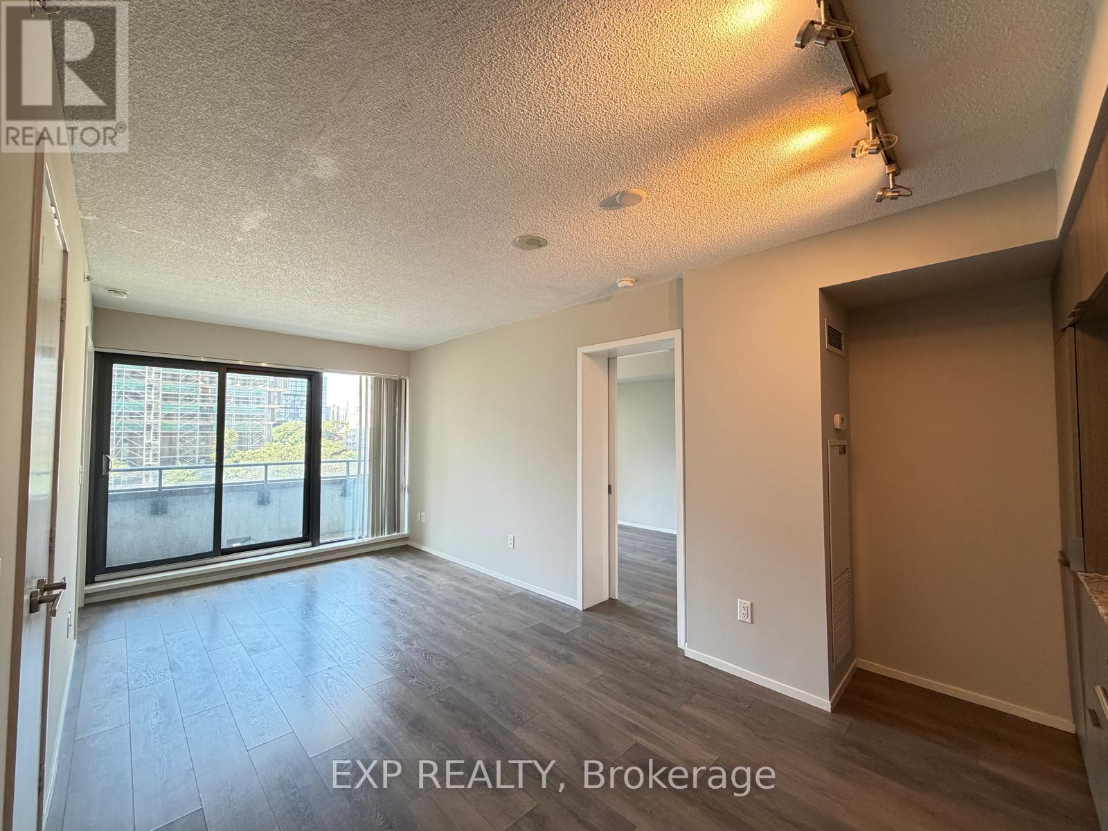 Residential in Toronto (Church-Yonge Corridor) 4