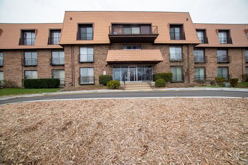 apt-203-4050 Dundee Rd, Northbrook, IL, 60062-2158 | Card Image