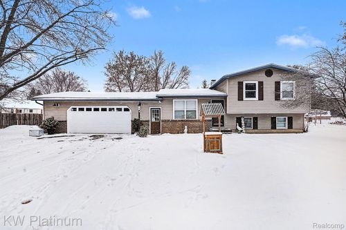 5452 Columbia Ct, Lapeer, MI, 48446-8017 | Card Image