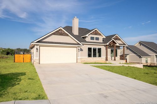 124 Magnolia Cir E, La Vernia, TX, 78121-0078 | Card Image