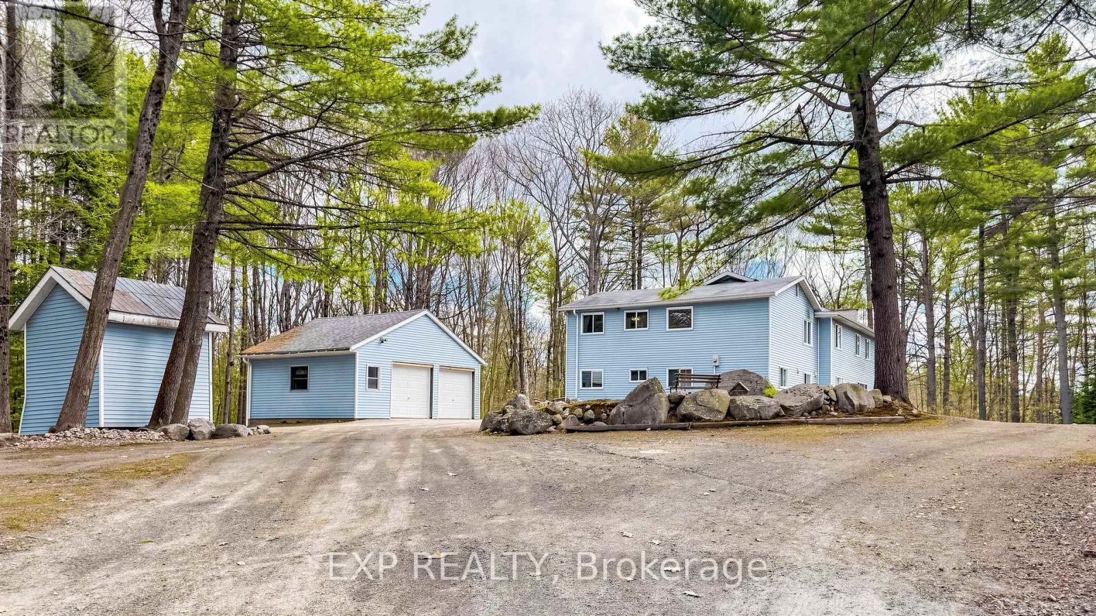 Residential in Lake of Bays (Mclean) 3