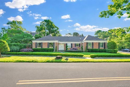 105 Park Lane, New York, NY, 11363 | Card Image