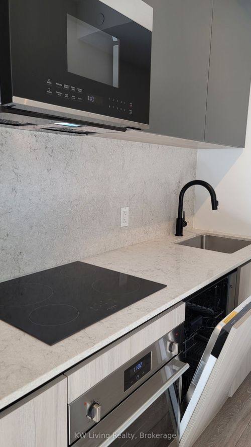 1211-108 Peter St, Toronto, ON, M5V0W2 | Card Image