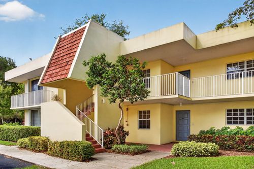 111-500 Oaks Ln, Pompano Beach, FL, 33069-5813 | Card Image