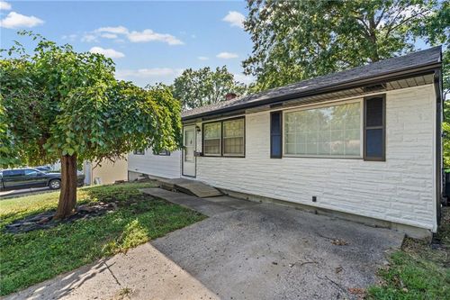 3916 S Spring St, Independence, MO, 64055-4345 | Card Image