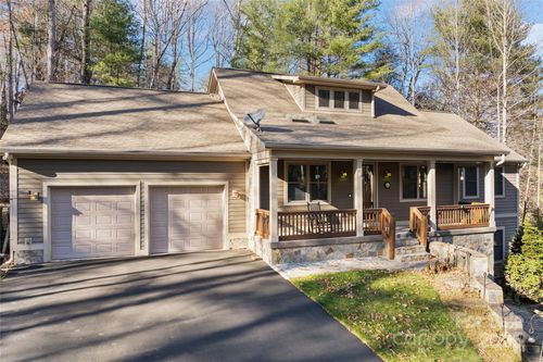 102 Wolf Shoals Dr, Hendersonville, NC, 28739-7401 | Card Image