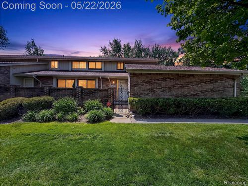 2853 Trailwood Dr, Rochester Hills, MI, 48309-1441 | Card Image