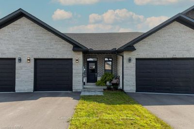 26 Raycroft Dr, Home with 1 bedrooms, 3 bathrooms and 3 parking in Belleville ON | Image 2