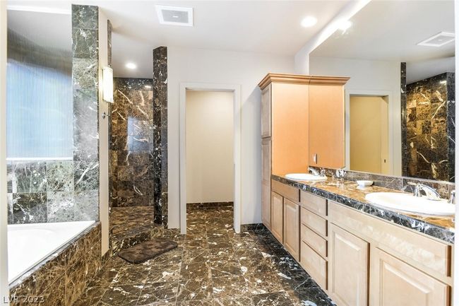1201 - 360 E Desert Inn Rd, Condo with 2 bedrooms, 3 bathrooms and null parking in Las Vegas NV | Image 23