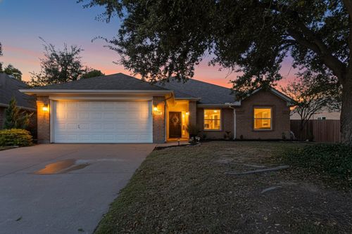 317 Vera Dr, Burleson, TX, 76028-7435 | Card Image