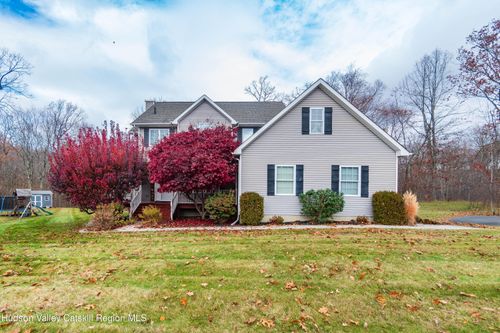 93 Glen Rock Cir, Highland, NY, 12528-5231 | Card Image