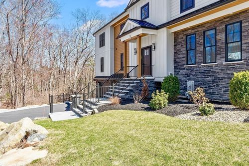1 Whisper Way, Hopkinton, MA, 01748-1044 | Card Image