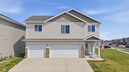 6093 59th St S, Fargo, ND, 58104-5737 | Card Image