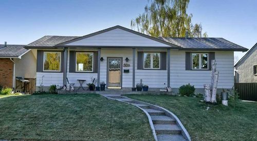 {{alt}} | Card Image