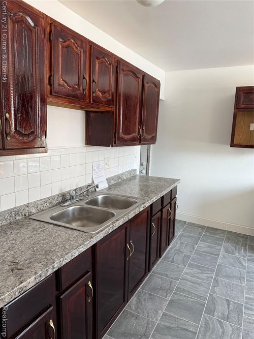 13428 Fellrath St, Taylor, MI, 48180-4402 | Card Image