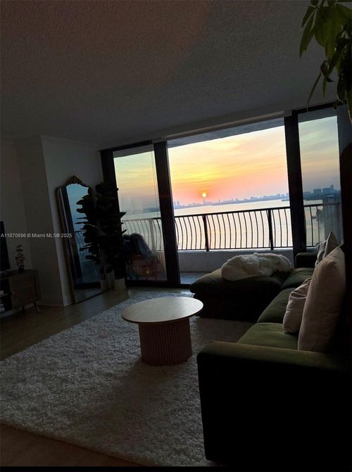 apt-19b-555 Ne 15th St, Miami, FL, 33132-1402 | Card Image