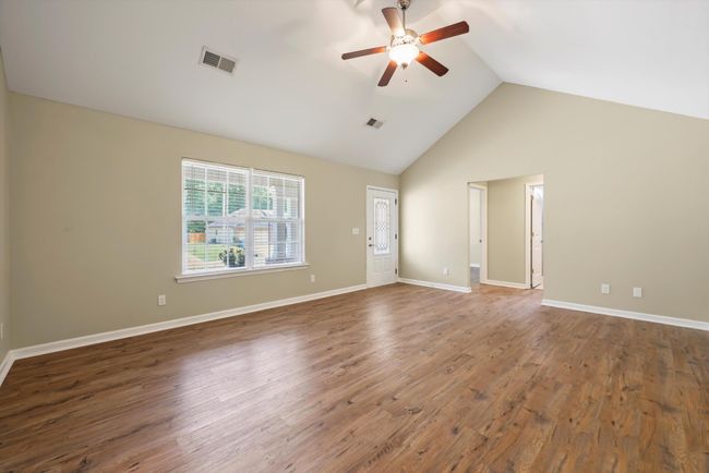 1038 Colony Cir, Home with 3 bedrooms, 2 bathrooms and 2 parking in Fort Oglethorpe GA | Image 5
