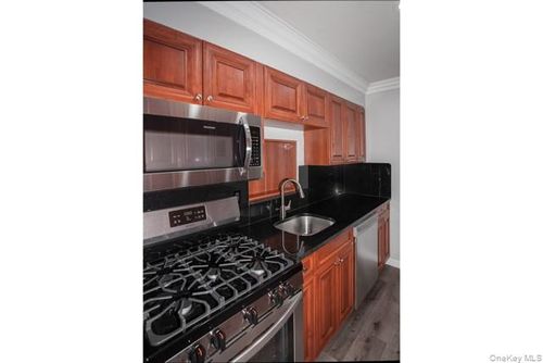 375-375 Lake Pointe Dr, Middle Island, NY, 11953-2031 | Card Image