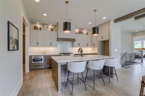 13706 Pembroke Cir, Leawood, KS, 66224-4200 | Card Image