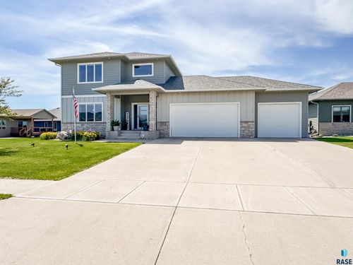 6913 E 37th St Street, Sioux Falls, SD, 57110 | Card Image