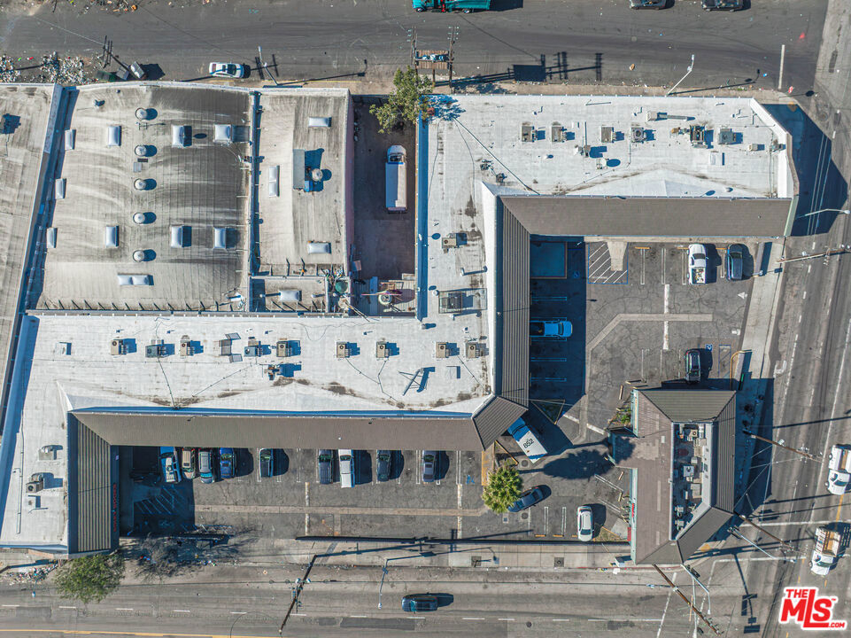 Commercial Sale in Los Angeles 2