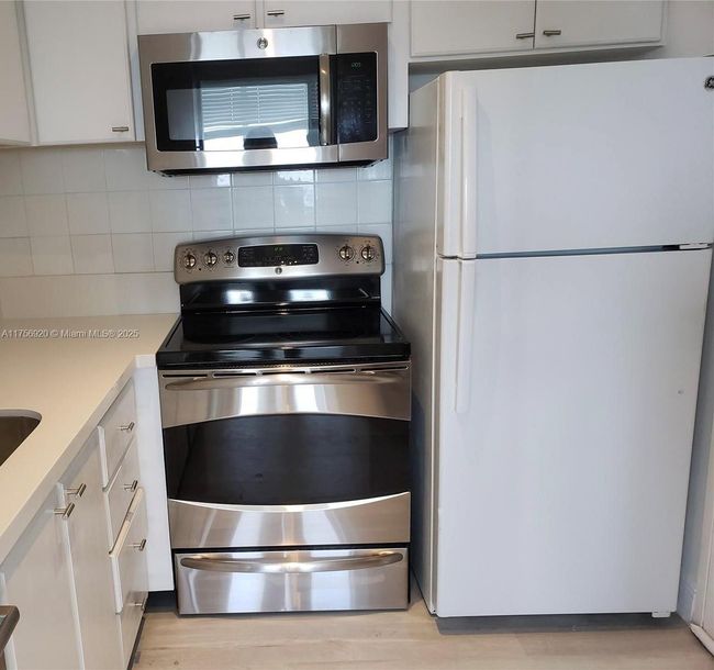 APT-702 - 1000 West Ave, Condo with 2 bedrooms, 2 bathrooms and null parking in Miami Beach FL | Image 9