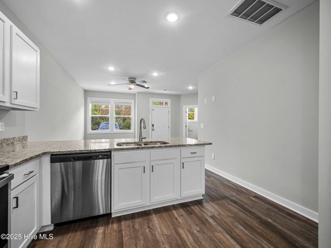 266 Sandy Cove Ln, Townhouse with 3 bedrooms, 4 bathrooms and null parking in Sneads Ferry NC | Image 27