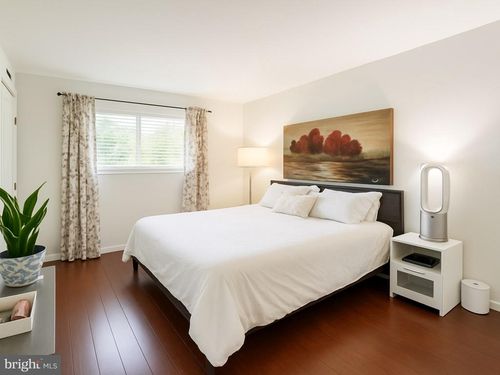 22103-7322 Route 29, FALLS CHURCH, VA, 22046-7318 | Card Image