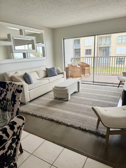 apt-204-100 Waterway Dr S, Lantana, FL, 33462-1827 | Card Image