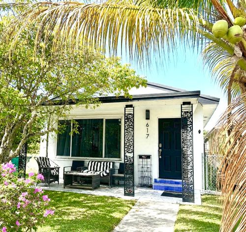 617 N D St, Lake Worth Beach, FL, 33460-2835 | Card Image