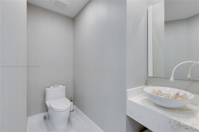 APT-4606 - 18201 Collins Ave, Condo with 2 bedrooms, 3 bathrooms and null parking in Sunny Isles Beach FL | Image 31