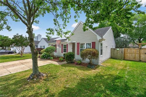 1069 Guest Dr, Virginia Beach, VA, 23454-6761 | Card Image
