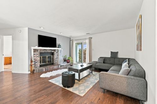 32-4805 86th St, Urbandale, IA, 50322-1081 | Card Image