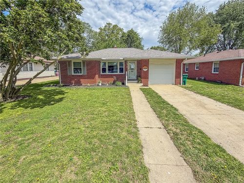 3020 Oak Ave, Mattoon, IL, 61938-4824 | Card Image