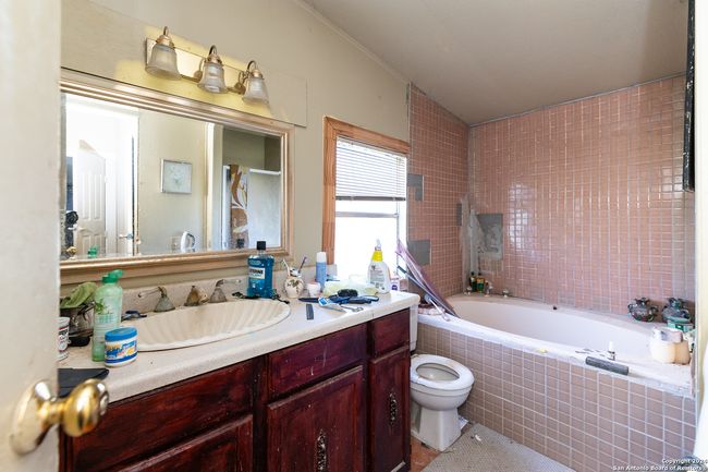 989 Oil Wl, Home with 3 bedrooms, 2 bathrooms and null parking in Pipe Creek TX | Image 14